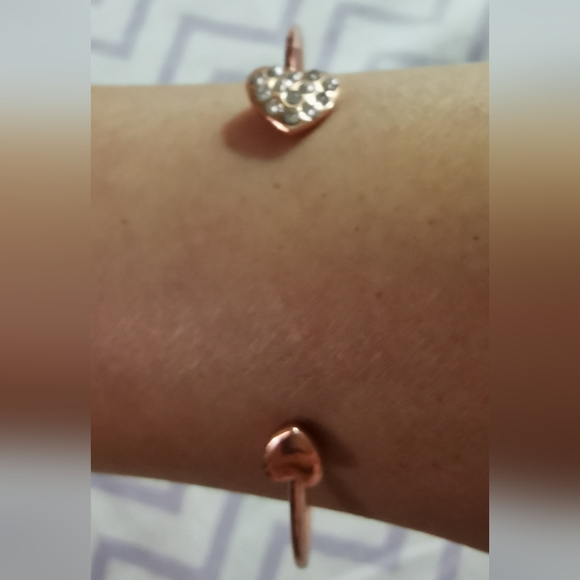 Beautiful rose gold heart bangle - Picture 6 of 6